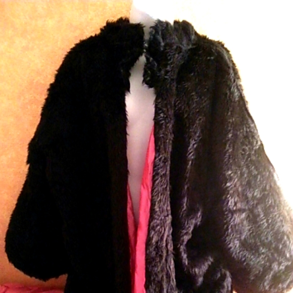 FUCHSIA TAFFETA BLACK FAUX FUR REVERSIBLE MAXICOAT - Picture 3 of 4